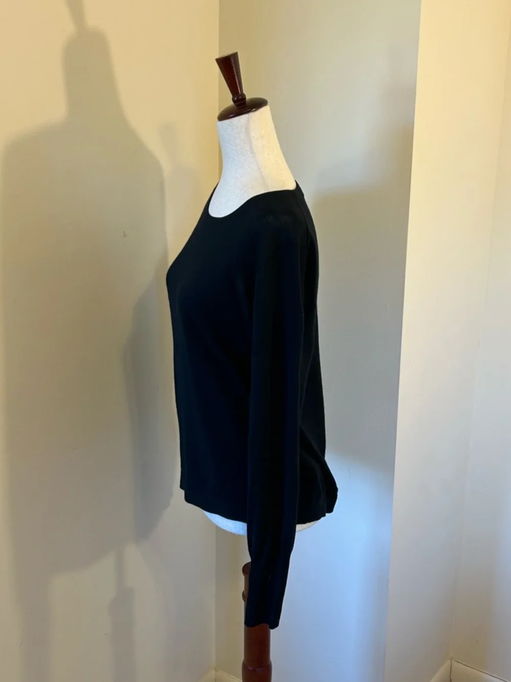 J. Crew Black Merino EUC SZ M Long Sleeve Scoop Neck Top | Lightweight Sweater. - Picture 4 of 7